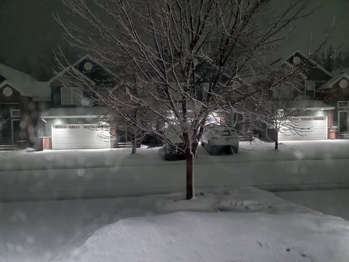IT'S SNOWING!!!
